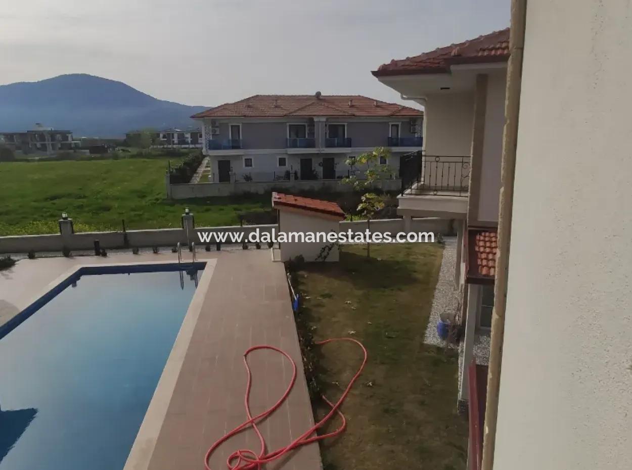 Maisonette-Villa Auf Dem Gelände Mit Pool Zum Verkauf